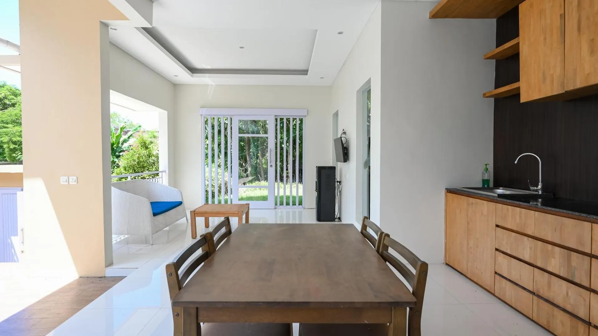 The Lavana Rainie'S Villa Nusa Dua